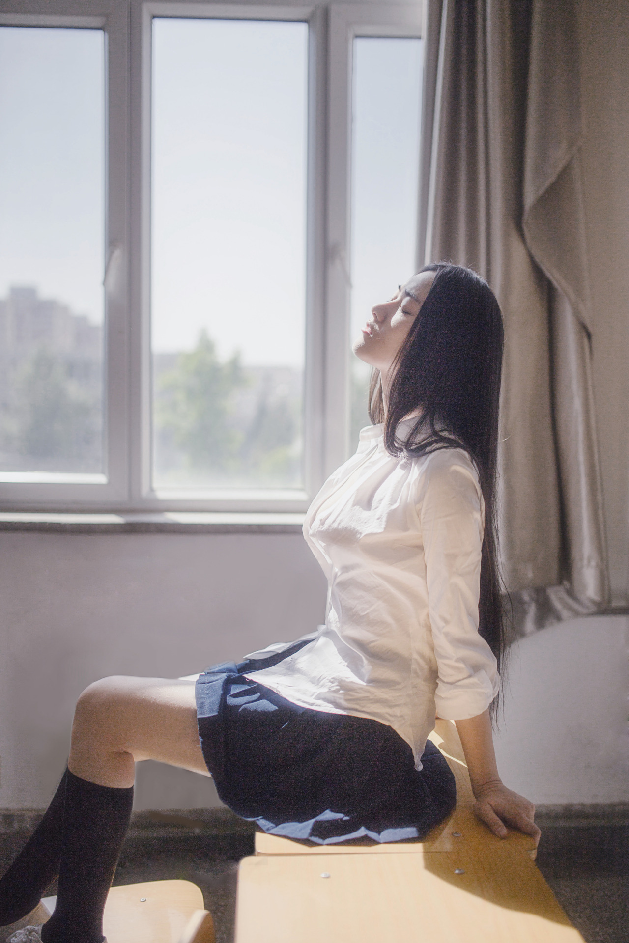 我在厨房摸岳的乳hd在线观看